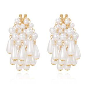 Chandelier Pearl Earrings – Elegant, Timeless & Glamorous